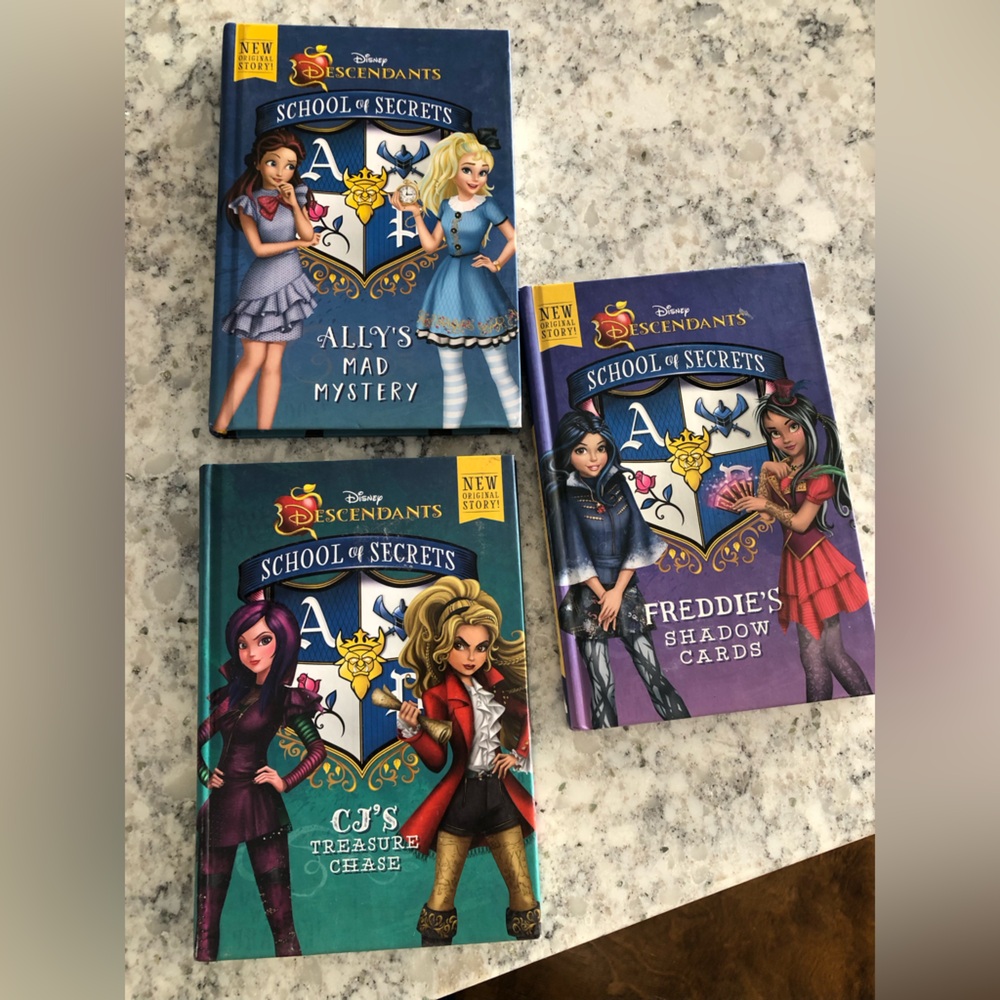 Disney Descendants School of Secrets Hardcover Book Set
